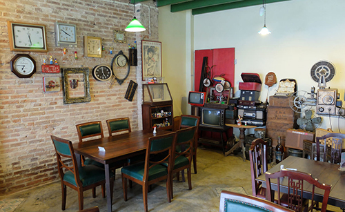 One Chun Café & Restaurant