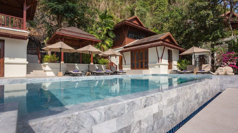 luxury Thai-style villa overlooking the sea